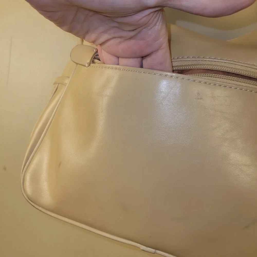 Liz Claiborne Beige Shoulder Bag‎ Faux Leather Minimalist Classic Hobo Pocket